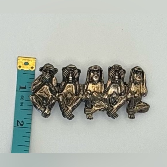 5 Monkey Barrette- Depicts The 3 Wise Monkeys. - Picture 4 of 6